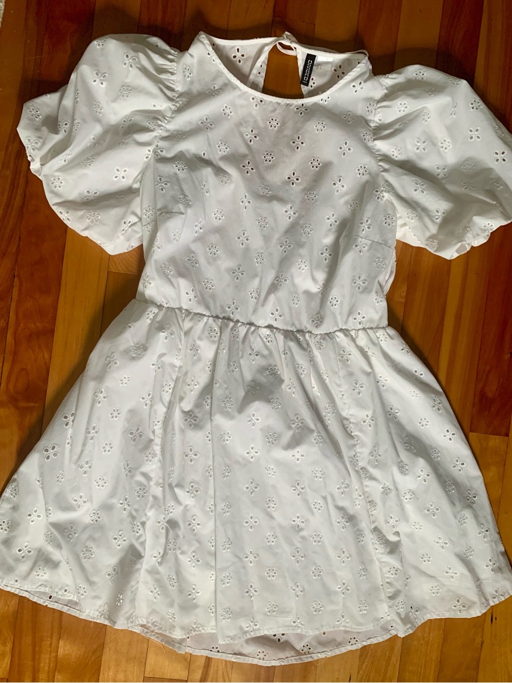 H&M White Eyelet Puff-Sleeve Dress